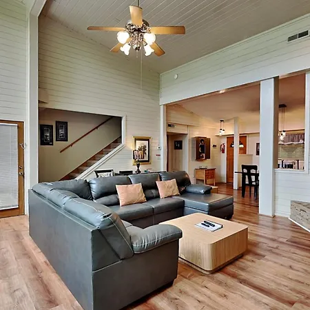 Villa Woodshed